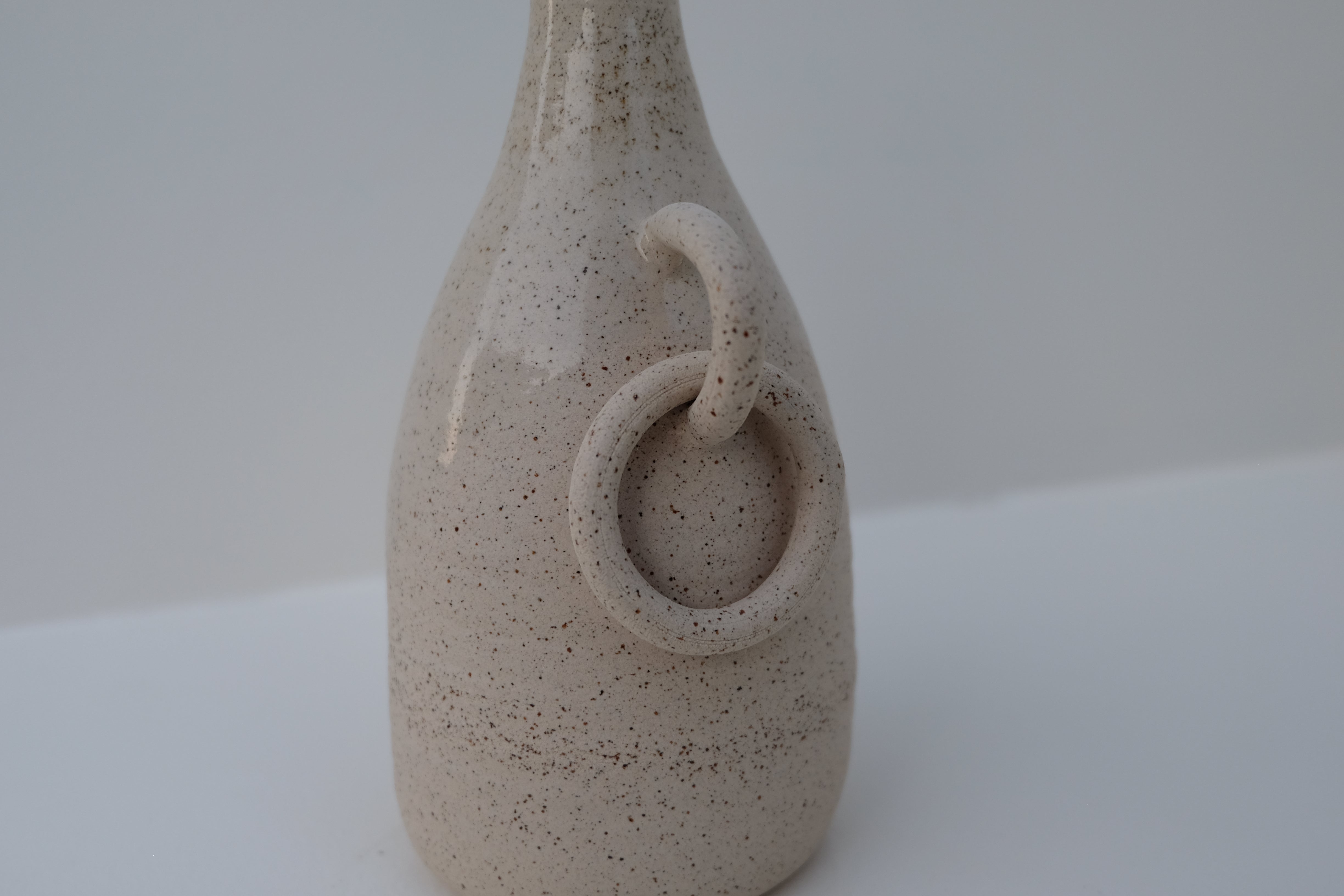 chain vase