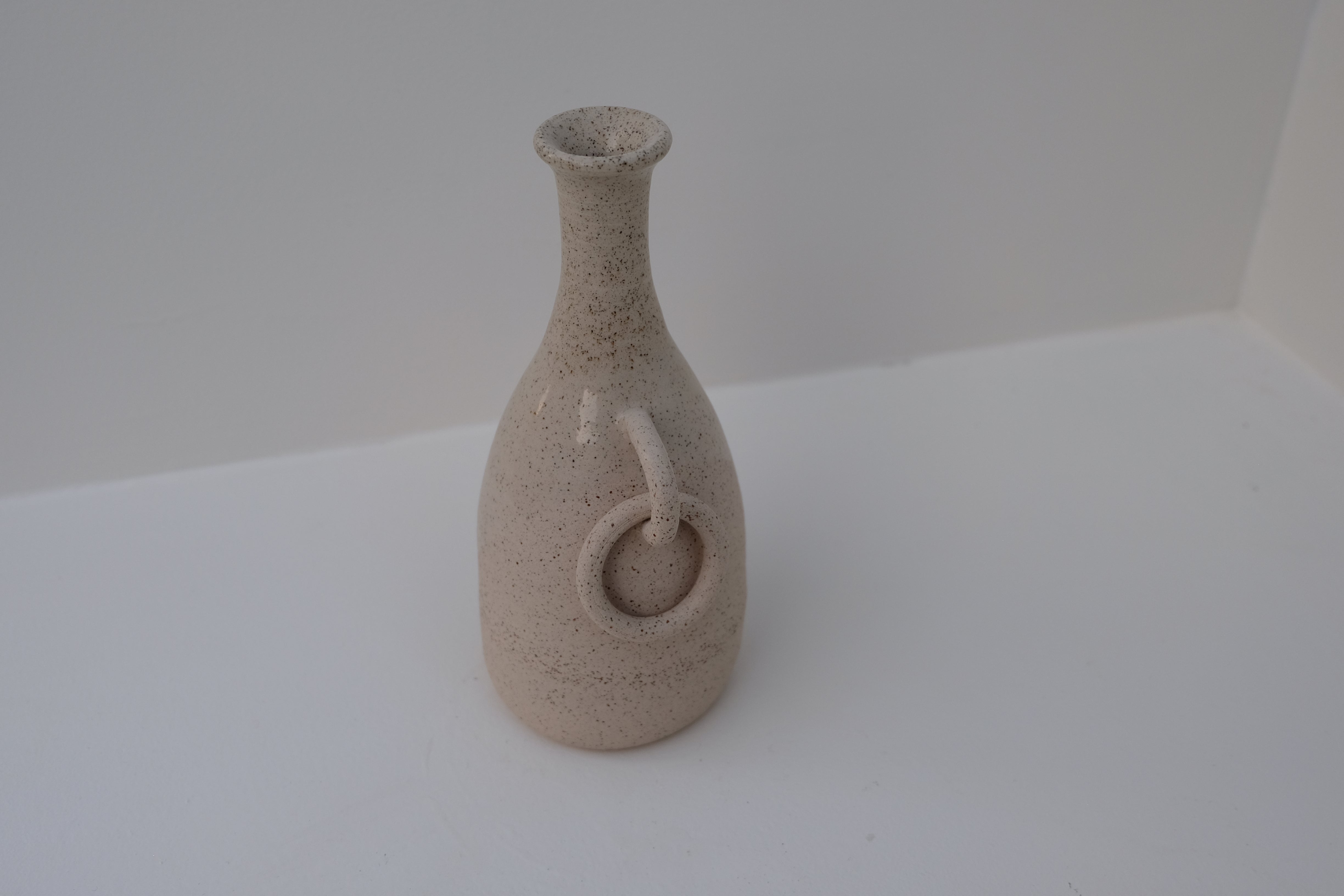 chain vase