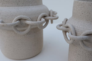 chain vase