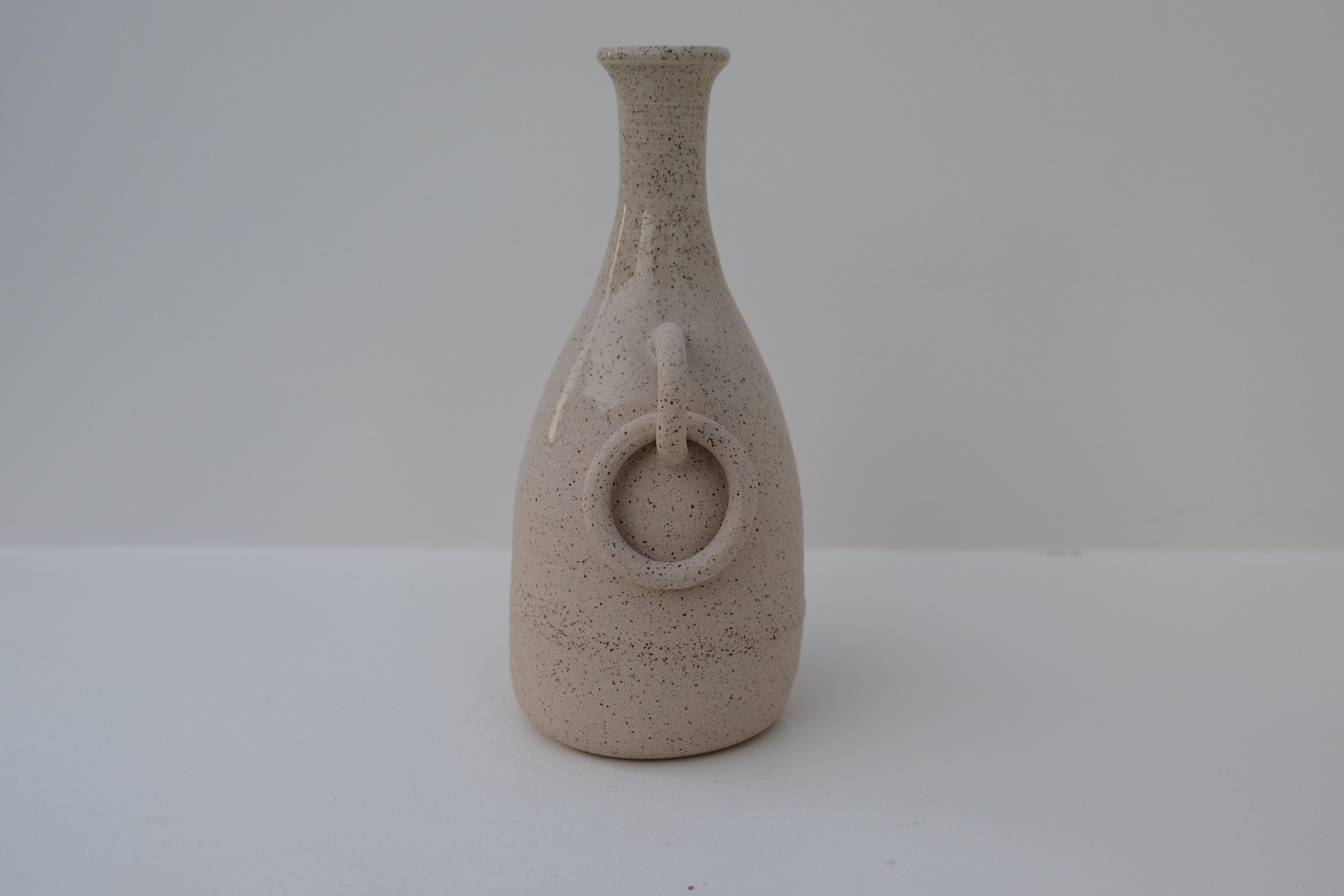 chain vase