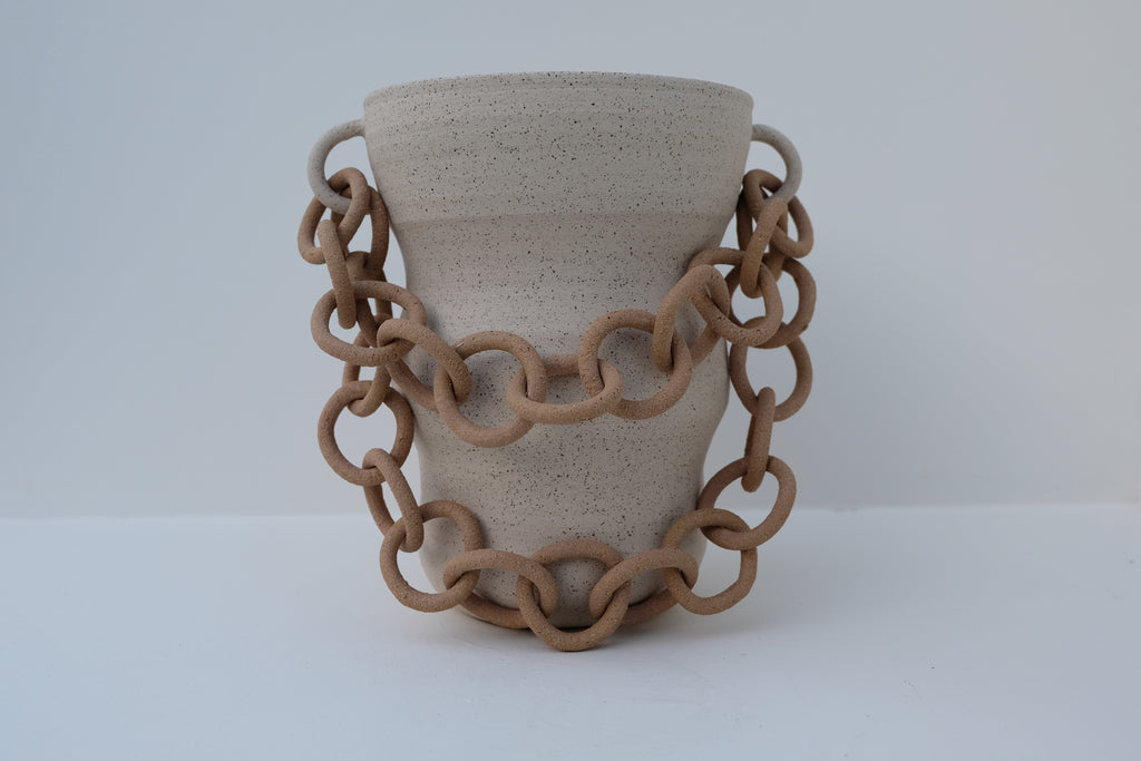 chain vase