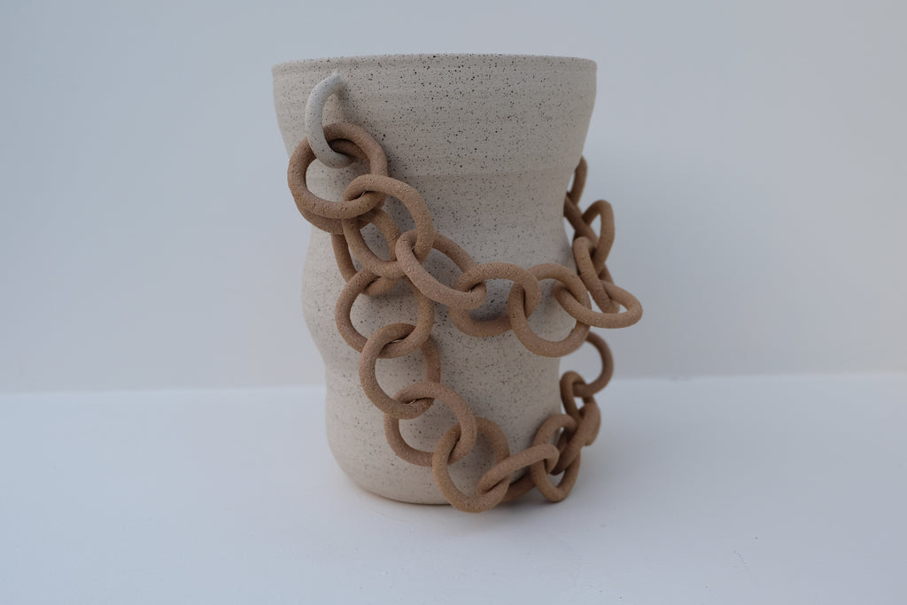 chain vase