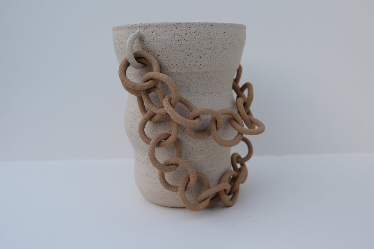 chain vase