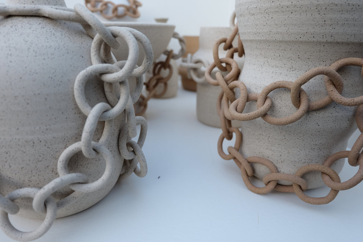 chain vase