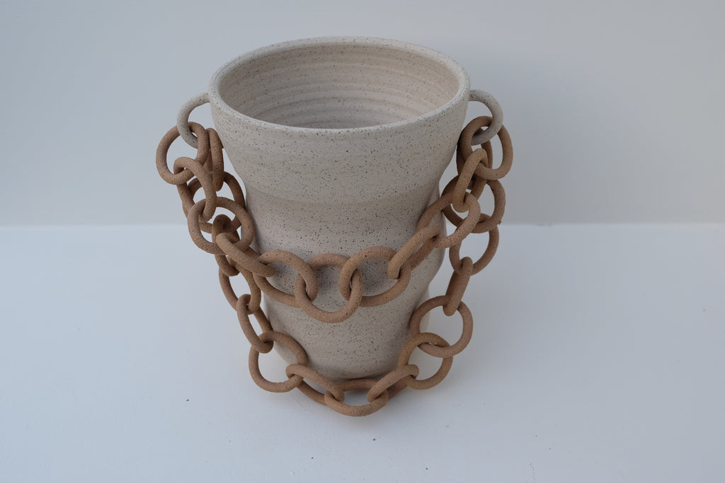 chain vase