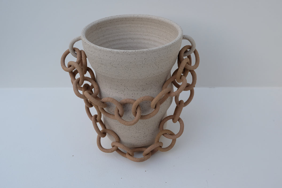 chain vase
