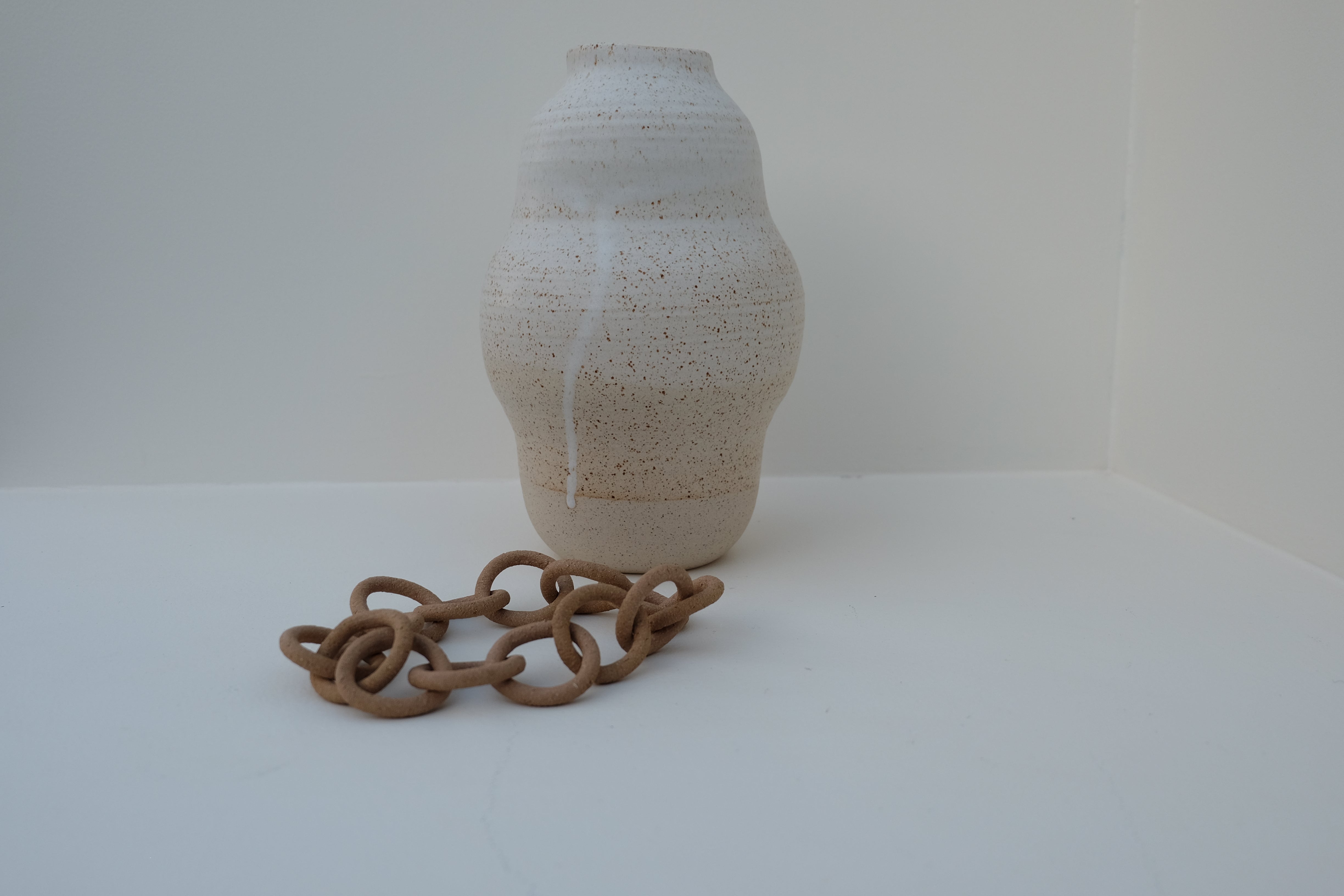 chain vase