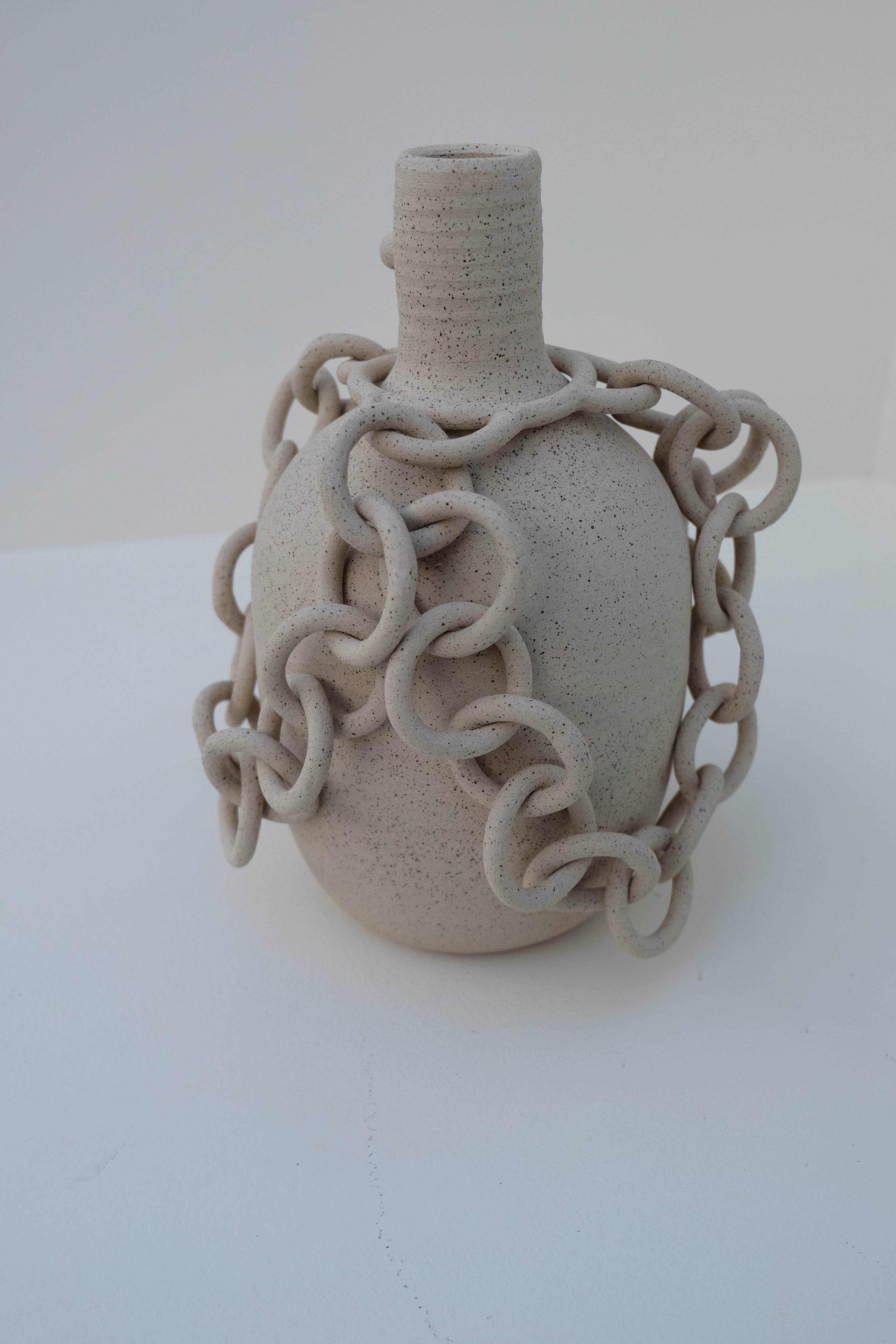 chain vase