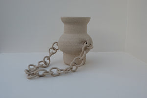 chain vase